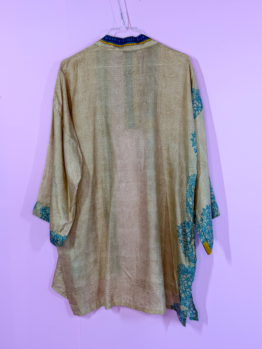 Monya Silkemix kimono no 1776 fra LÉ MOSCH, silkemix kimono syet i Indien, unik kort kimono i fine farver,  