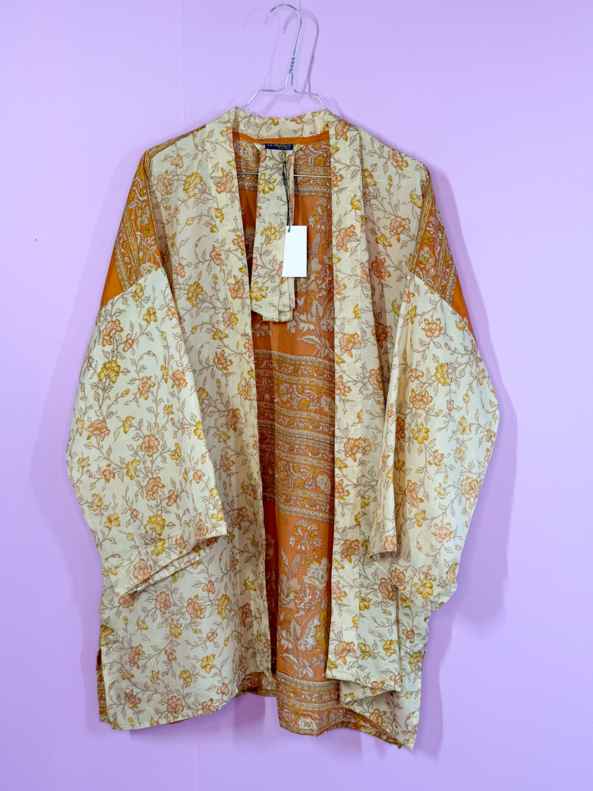 Monya Silkemix kimono no 1788 fra LÉ MOSCH, silkemix kimono syet i Indien, unik kort kimono i fine farver, 