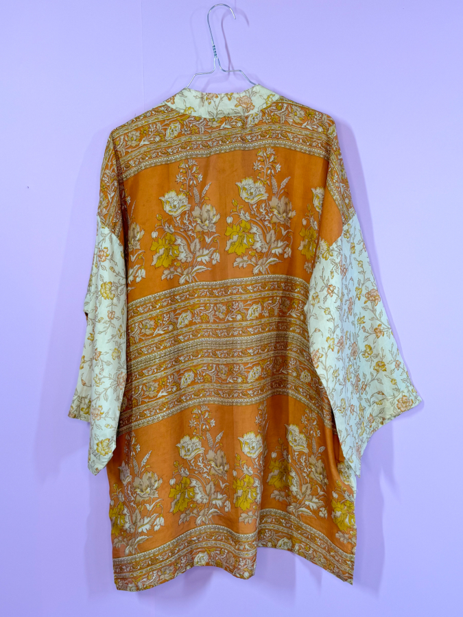 Monya Silkemix kimono no 1788 fra LÉ MOSCH, silkemix kimono syet i Indien, unik kort kimono i fine farver, 