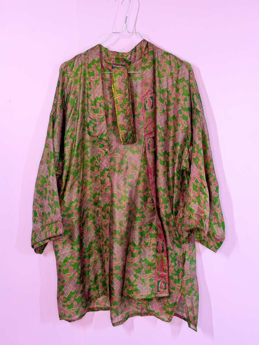 Monya Silkemix kimono no 1790 fra LÉ MOSCH, silkemix kimono syet i Indien, unik kort kimono i fine farver, 