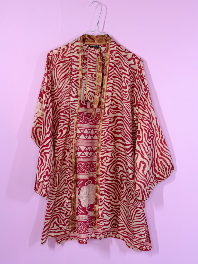 Monya Silkemix kimono no 1791 fra LÉ MOSCH, silkemix kimono syet i Indien, unik kort kimono i fine farver, 