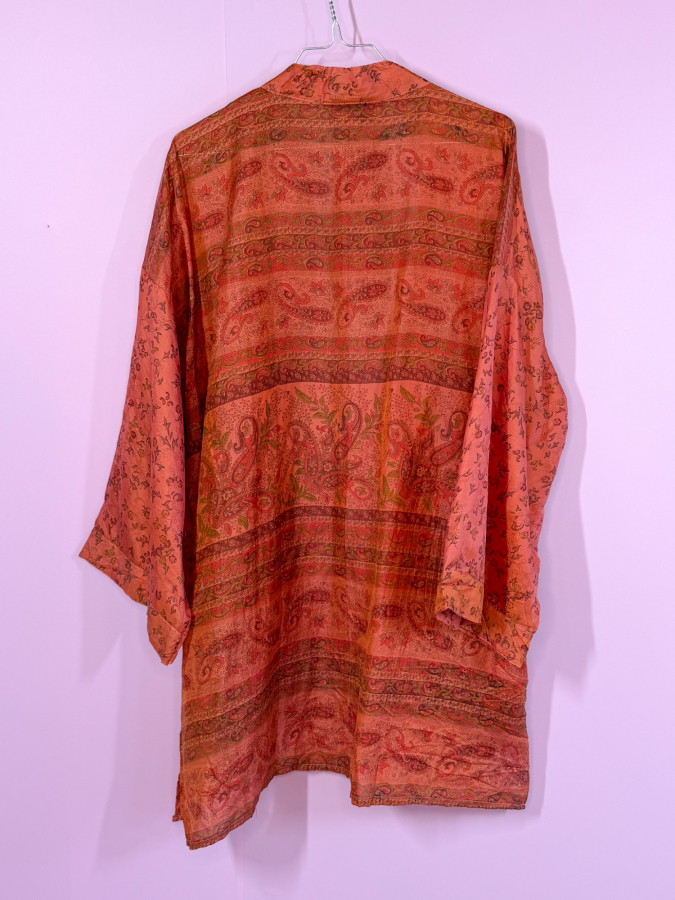 Monya Silkemix kimono no 1796 fra LÉ MOSCH, silkemix kimono syet i Indien, unik kort kimono i fine farver, 